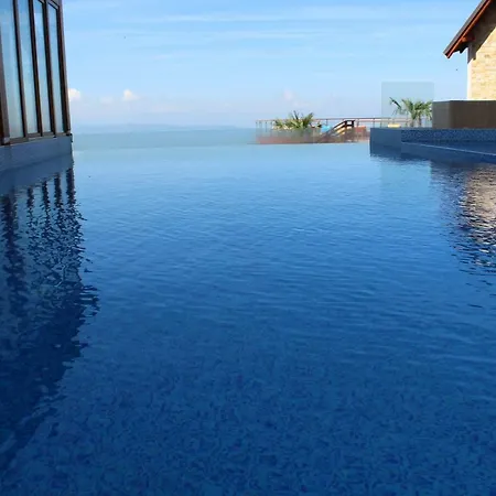 As Lux アパート コパオニク