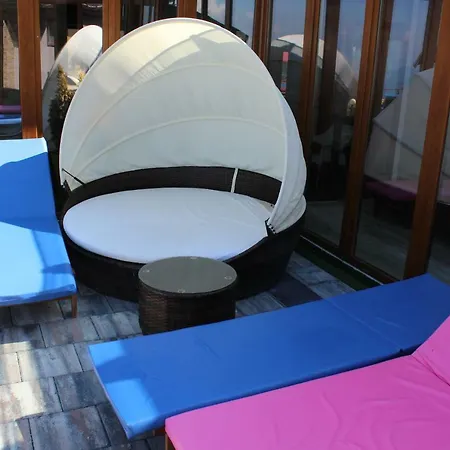 As Lux アパート コパオニク